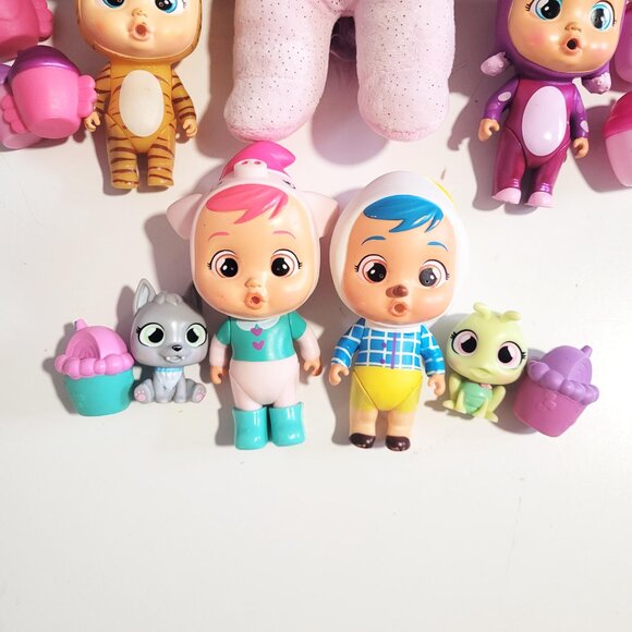 Lot of Cry Babies Dolls and Figures - Picture 4 of 5